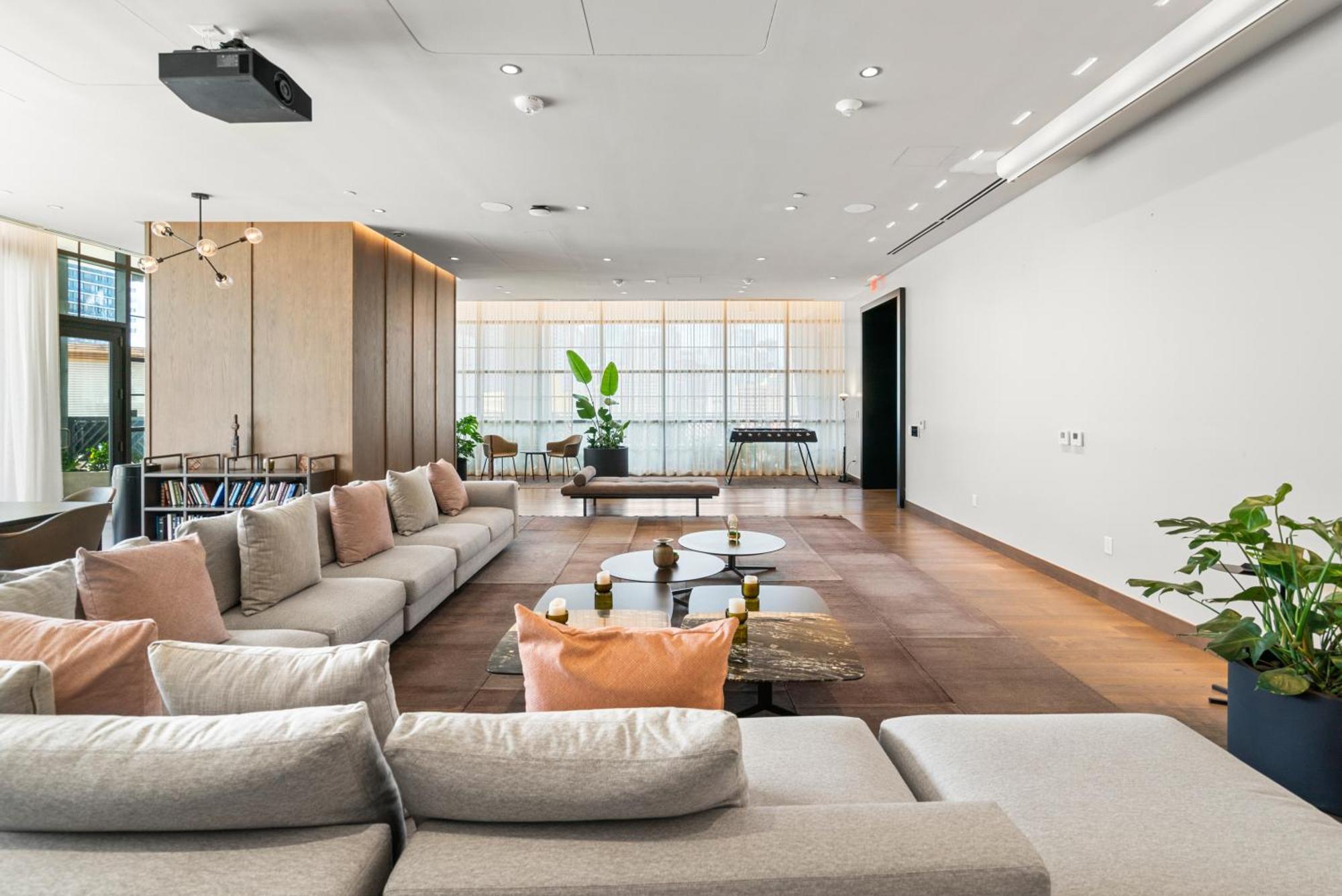 New 28th Floor Unit - Breathtaking Bay And Downtown Views Apartment