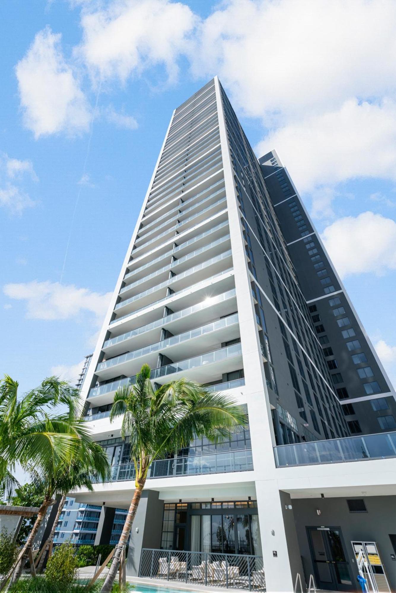 New 28th Floor Unit - Breathtaking Bay And Downtown Views Apartment *