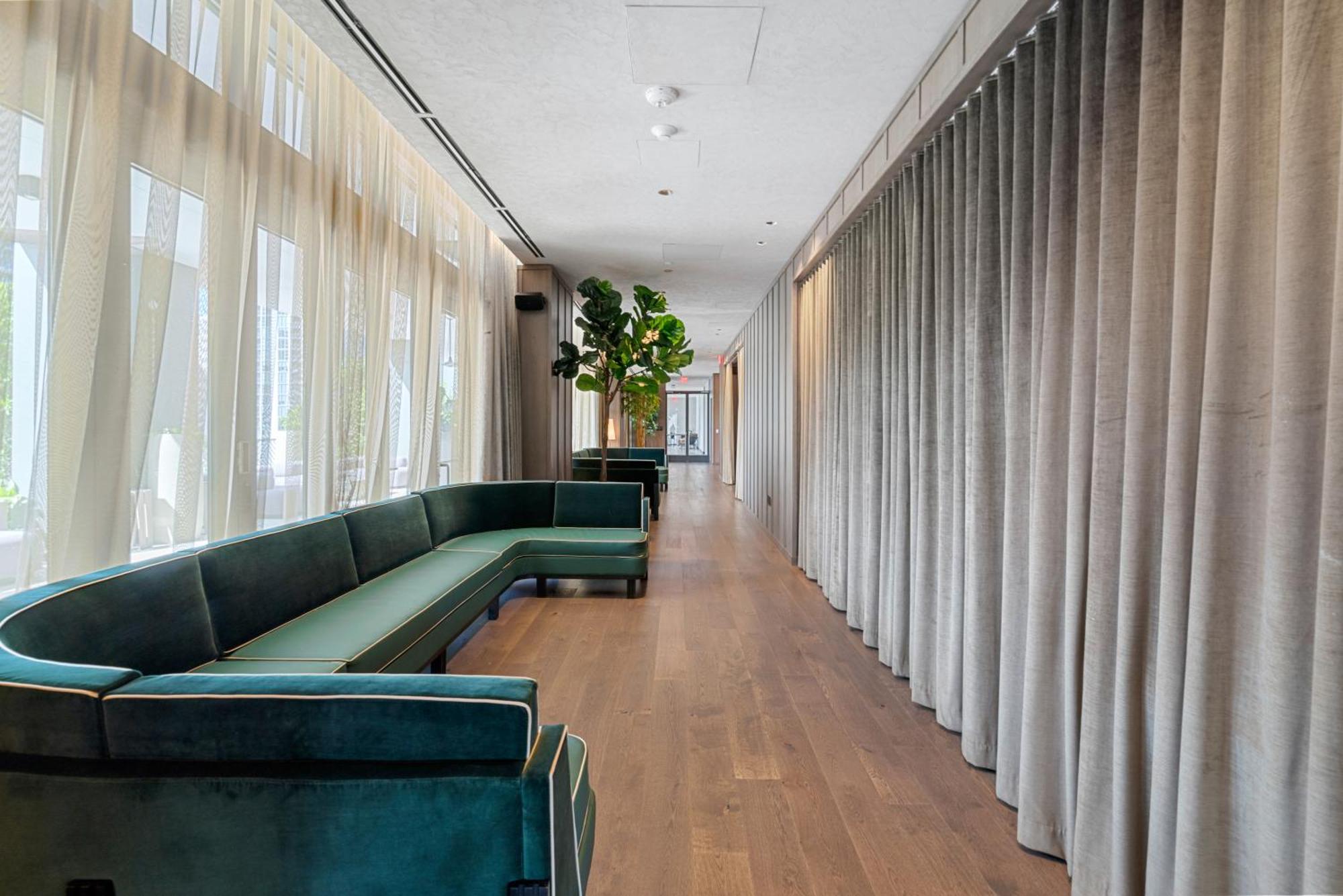 New 28th Floor Unit - Breathtaking Bay And Downtown Views Apartment