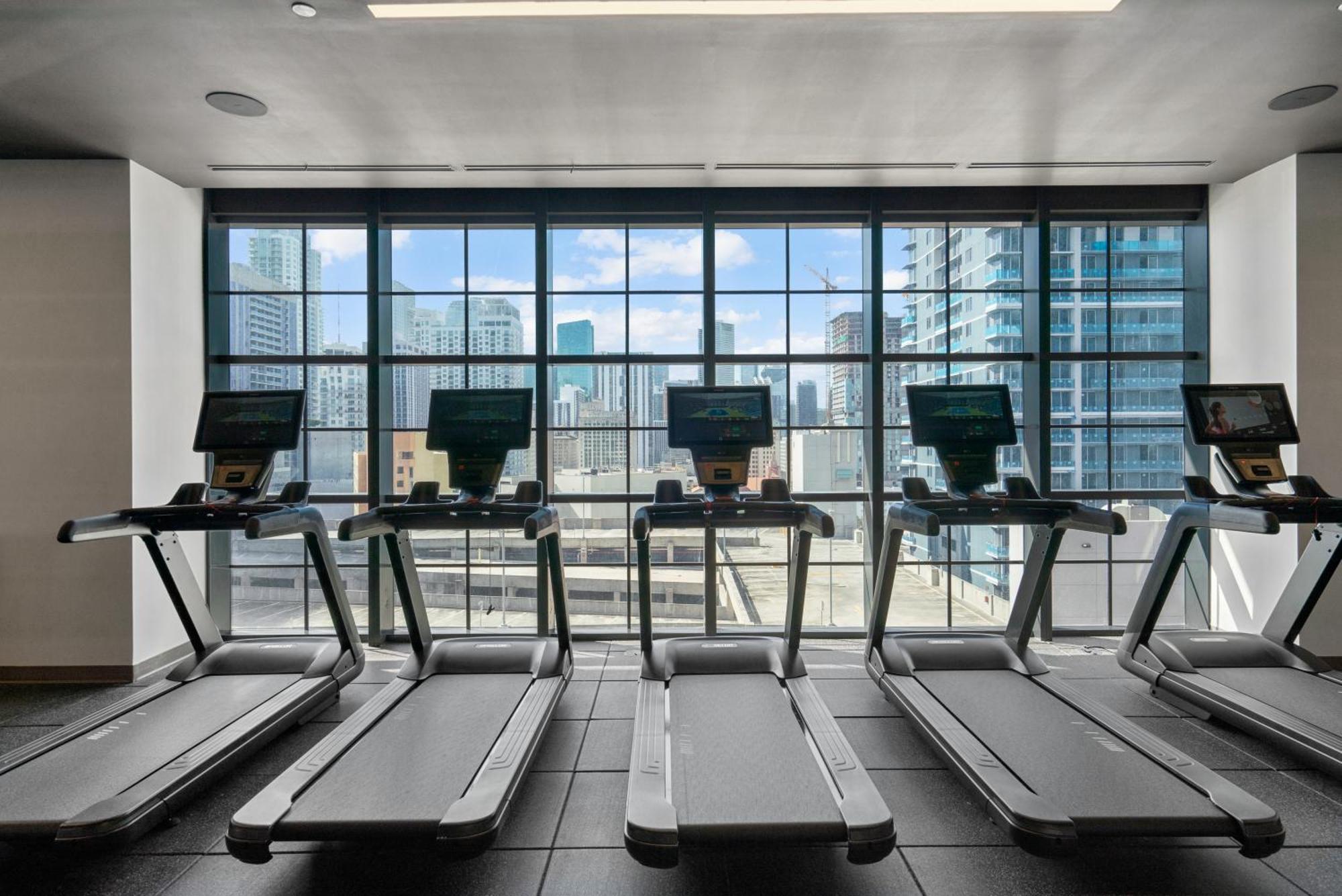 New 28th Floor Unit - Breathtaking Bay And Downtown Views