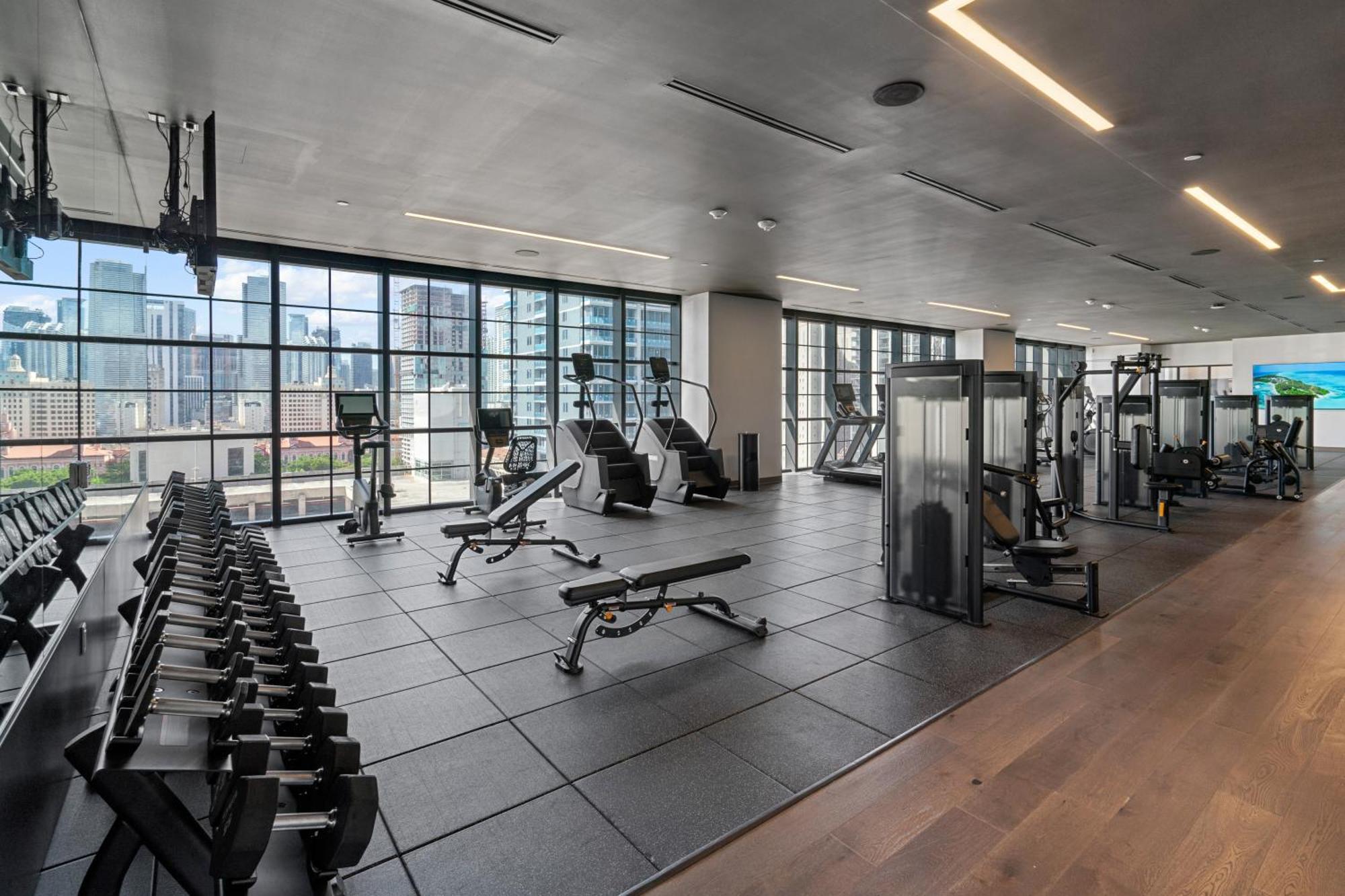 New 28th Floor Unit - Breathtaking Bay And Downtown Views Apartment