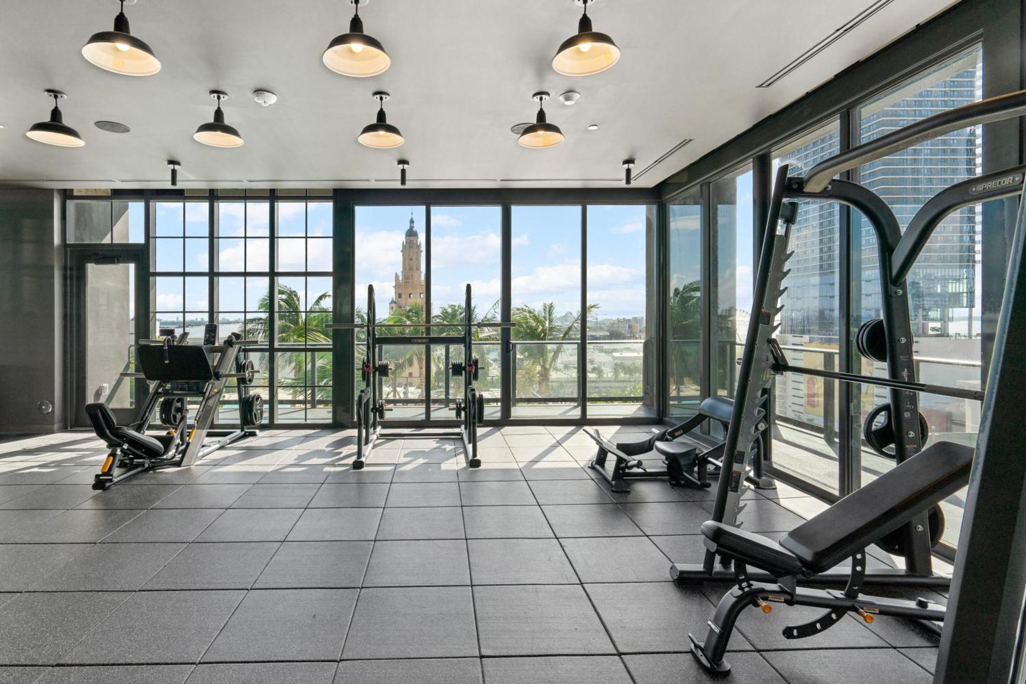 New 28th Floor Unit - Breathtaking Bay And Downtown Views Apartment *