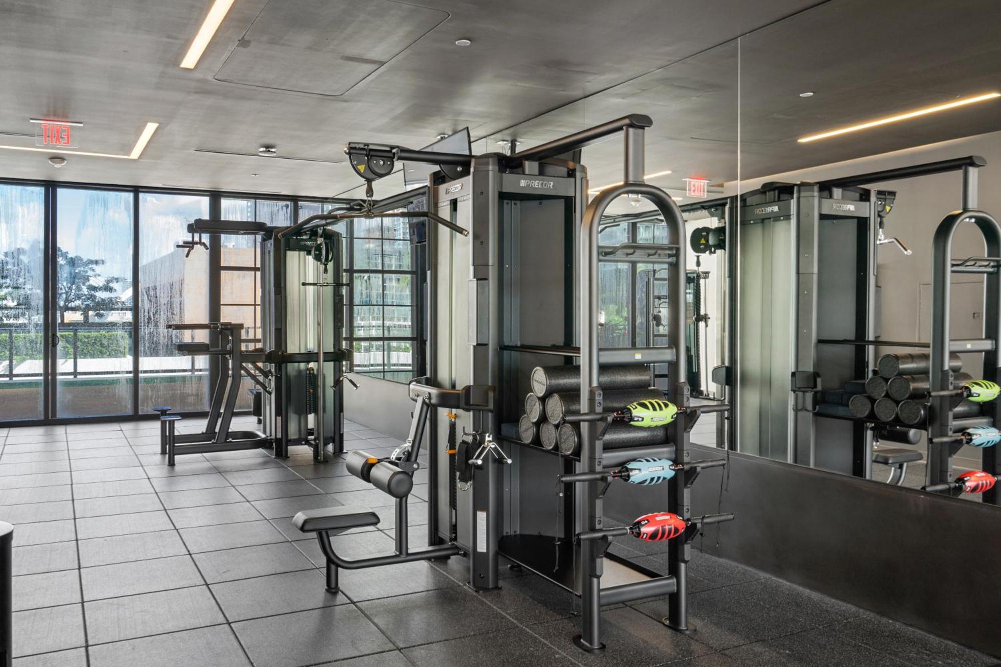 New 28th Floor Unit - Breathtaking Bay And Downtown Views *
