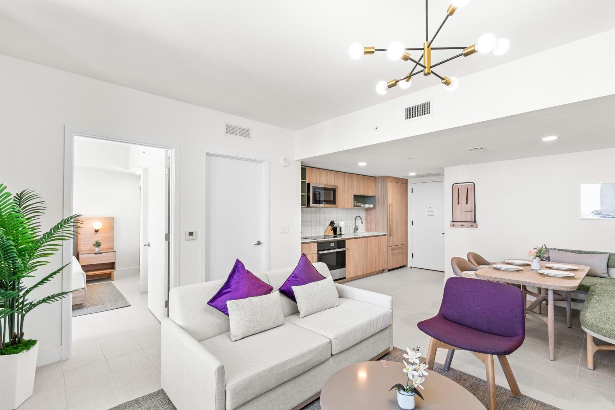 New 28th Floor Unit - Breathtaking Bay And Downtown Views *