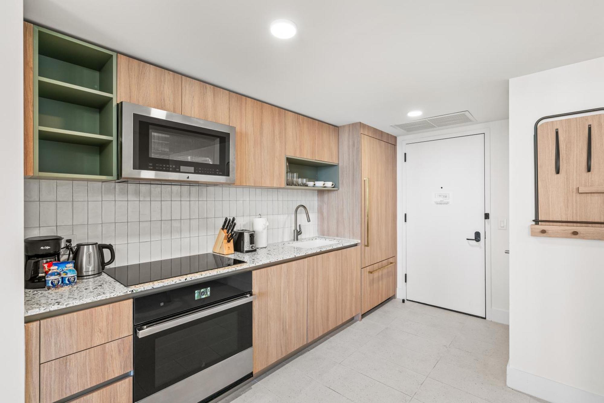 New 28th Floor Unit - Breathtaking Bay And Downtown Views *