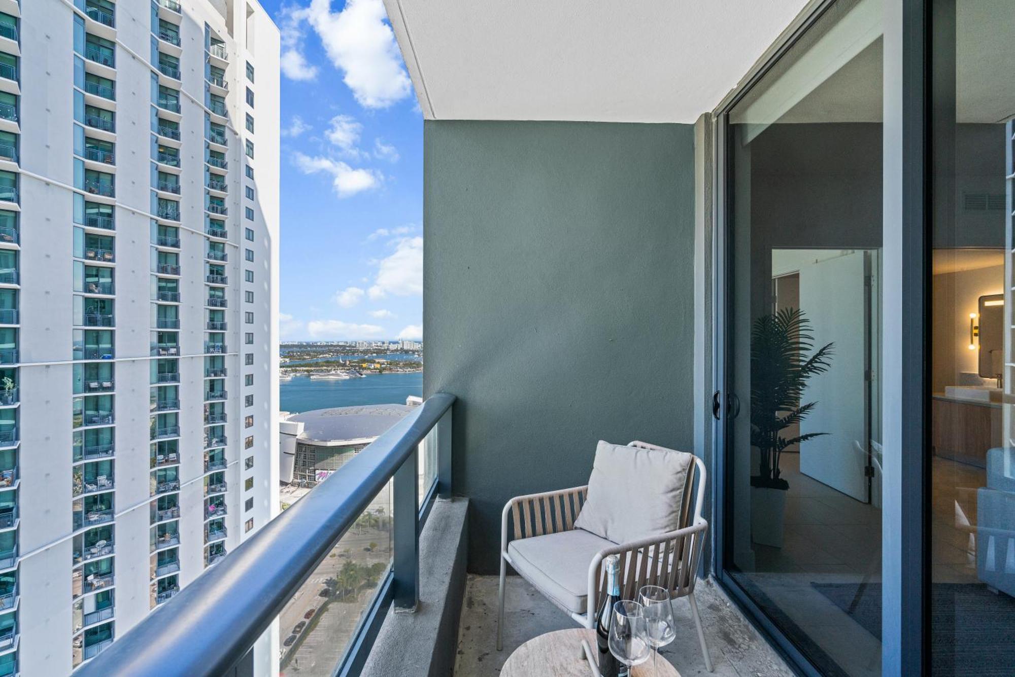 New 28th Floor Unit - Breathtaking Bay And Downtown Views *
