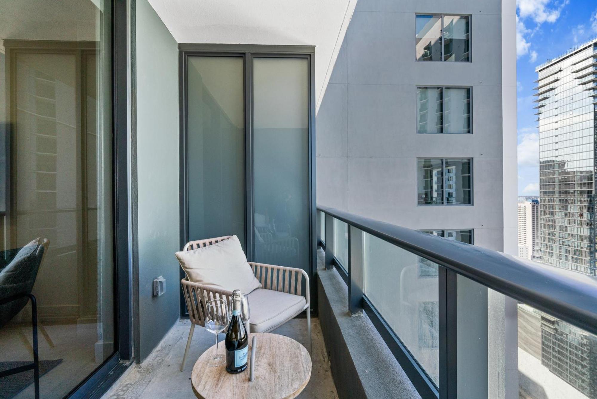 New 28th Floor Unit - Breathtaking Bay And Downtown Views Miami